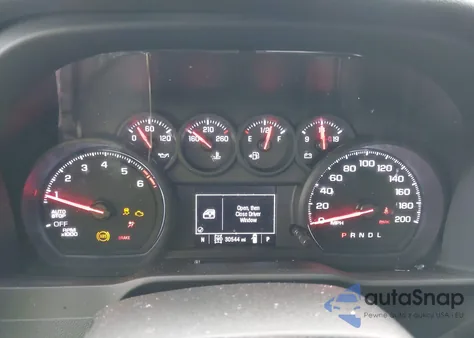 2022 Chevrolet Silverado 1500 4Wd Short Bed Custom/4Wd Standard Bed Custom z USA, uszkodzony, nr VIN 3GCPDBEKXNG652491